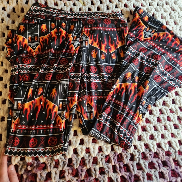 Too Fast Red and Black Pentagram Leggings - Picture 2 of 5